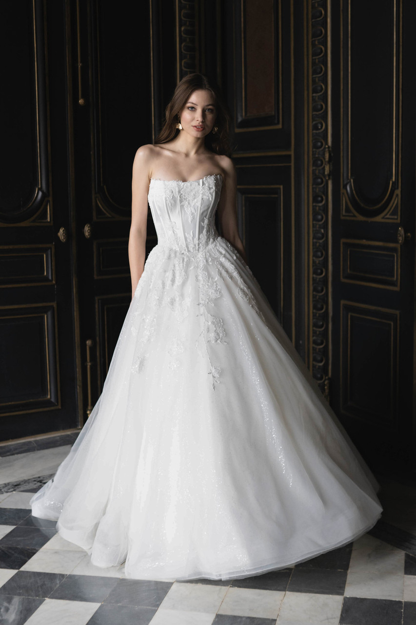 Abella style E555