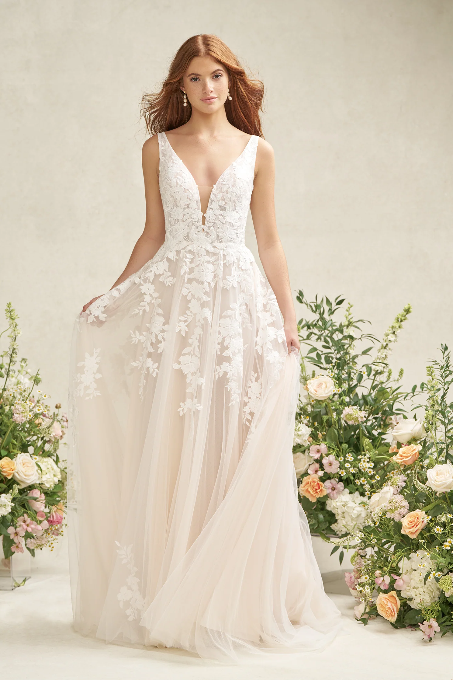 Allure Romance bridal gown, style R3914