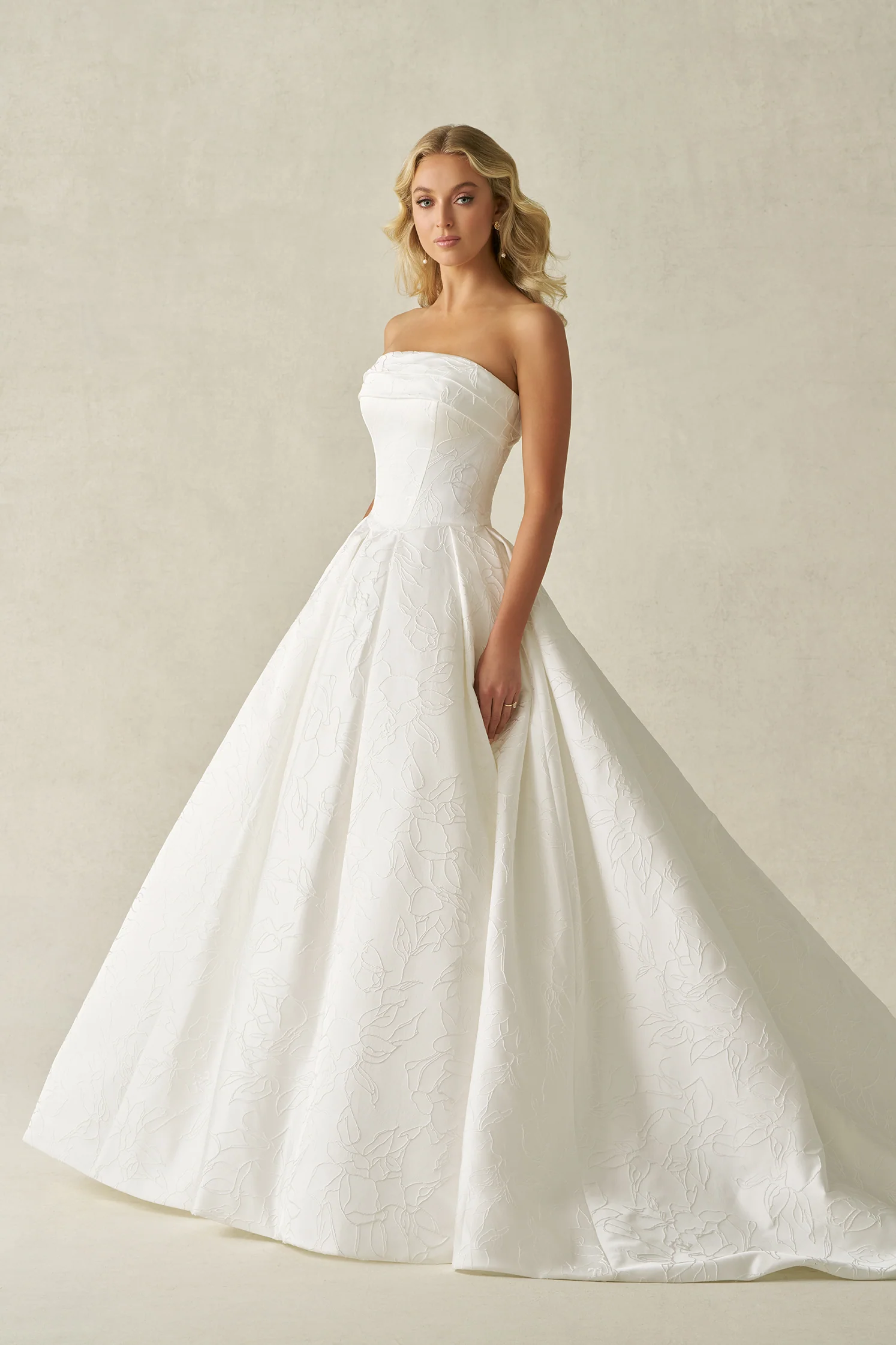 Allure Bridals bridal gown, style A1400