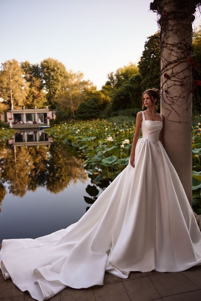 Milla Nova bridal gown, style Ermana